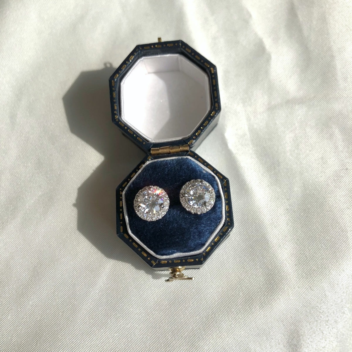 Cercei Solitaire Halo – Argint 925